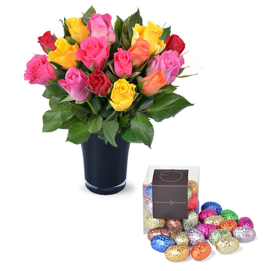 15 roses et vase avec 20 mini oeufs de Pâques 