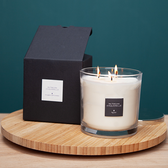 A 690g scented candle 3
