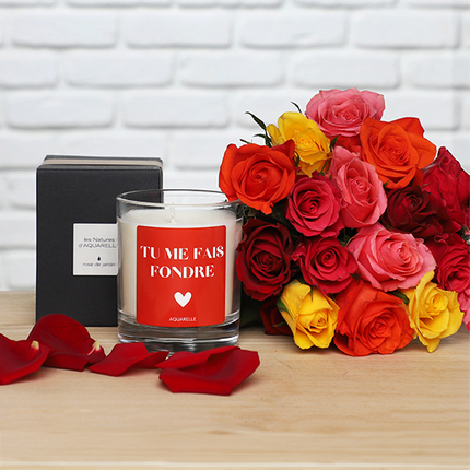 Scented love candle with 15 colourful roses