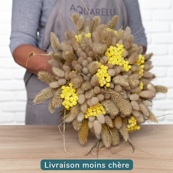 Dried immortelle bouquet