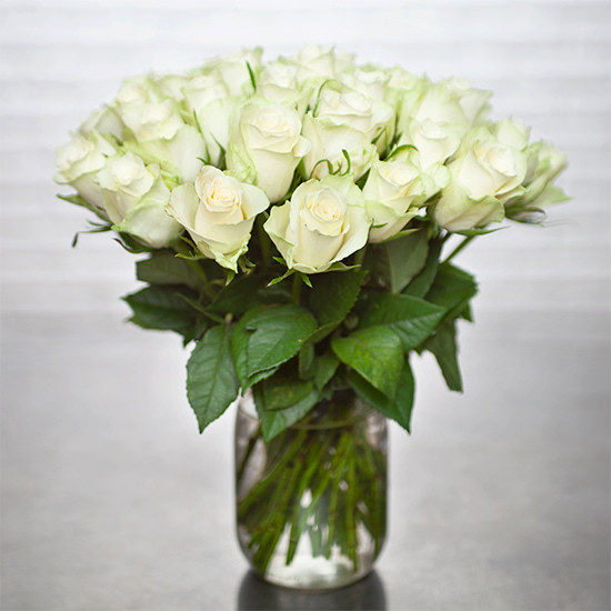 Symbole de l'élégance et de la pureté, ce bouquet de roses blanches du Kenya fait l'unanimité. A offrir ou se faire offrir d'urgence !    