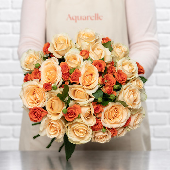 Bouquet de roses pêche et orange Peach Avalanche roses branchues