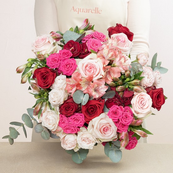 Bouquet of red and pink roses with alstroemeria and eucalyptus Flower delivery in France
