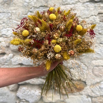 Bouquet de fleurs séchées dans les tons jaunes 
