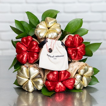 Bouquet gourmand chocolat Amour Cadeau Saint-Valentin avec bracelet gravé