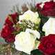 Bouquet de fleurs rouges et blanches 