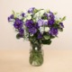 Bouquet violet avec des roses banches des giroflées du gypsophile du lisianthus et du feuillages  2
