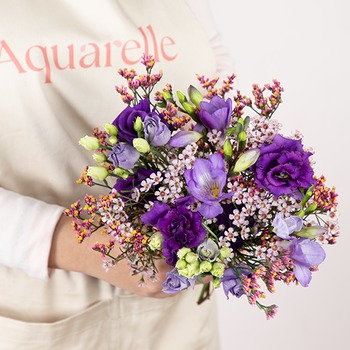 Bouquet parfumé Fête des Grands-Mères Freesia, Lisianthus, Wax