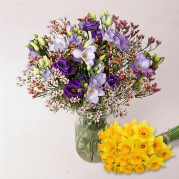 Bouquet parfumé Fête des Grands-Mères Freesia, Lisianthus, Wax