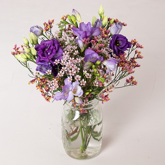 Bouquet parfumé Fête des Grands-Mères Freesia, Lisianthus, Wax 2