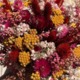 Bouquet Solito, fleurs séchées avec setera orange, helichrysum rose, statice abricot, marcela rose et lona jaune, décoration lumineuse et naturelle. 2