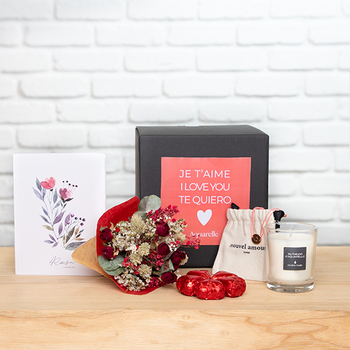 Coffret Saint-Valentin Chocolats, Bougie parfumée, Bracelet Fleurs séchées