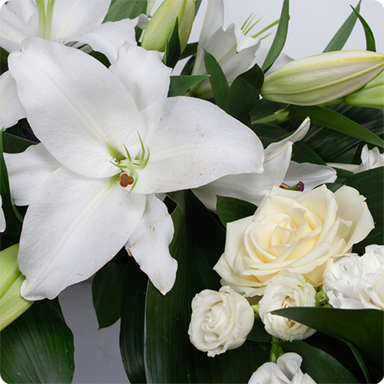 Couronne de fleurs Pour toujours avec des lys et des roses 3