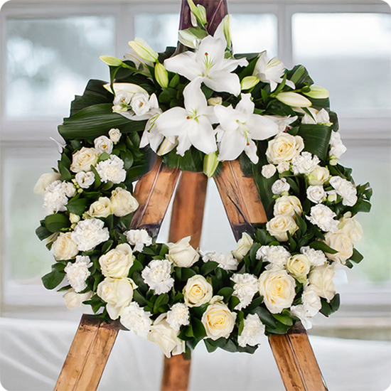 Couronne de fleurs Pour toujours avec des lys et des roses