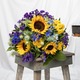 bouquet composé de  de lisianthus bleus de delphiniums bleus de nigelles bleues de  santinis jaunes de  tournesols jaunes de feuillages de saison