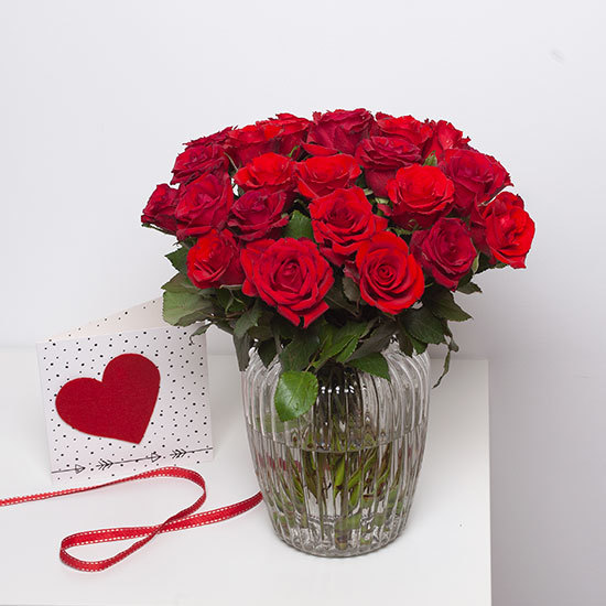 Magnifique brassée de roses rouges ! Un bouquet rouge passion à livrer partout en France. 2