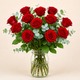 12 Rosas rojas con eucalipto y jarrón