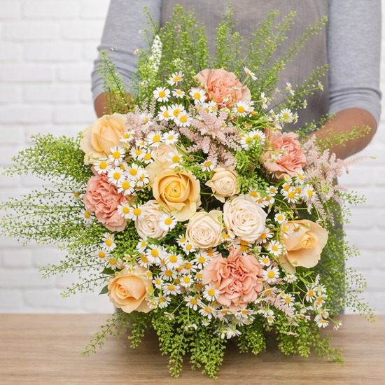 Ramo de flores Toscana - envío a domicilio de rosas crema y flores frescas