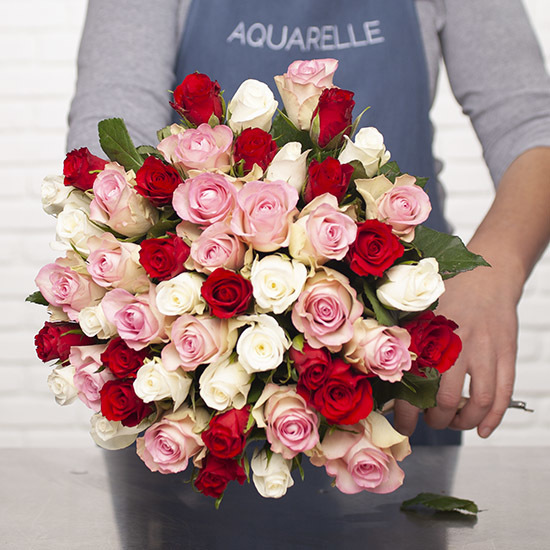 Ramo de rosas fresa y nata