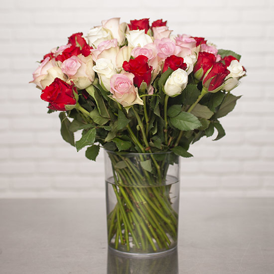 Ramo de rosas fresa y nata 3