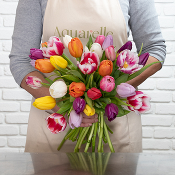 Boeket meerkleurige tulpen Seizoensbos voor de lente