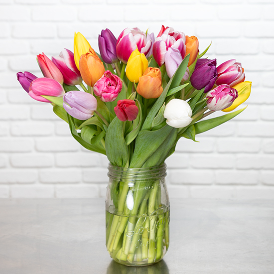 Boeket meerkleurige tulpen Seizoensbos voor de lente 2