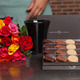 Chocolats pralinés et 15 roses