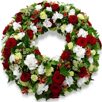 Kroon met bloemen en rozen ter nagedachtenis