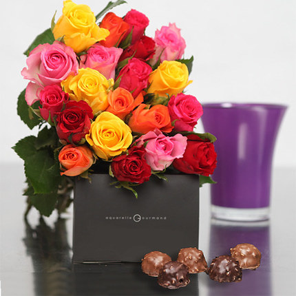 Des roses aux couleurs vives accompagnées de délicieux rochers au praliné fondant. Vous êtes certain de faire plaisir avec ce cadeau Aquarelle. 