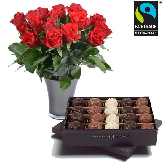 20 FAIRTRADE Rosen, Schokolade und eine Vase