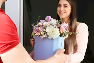 Consegna di fiori all'estero da un fiorista locale
